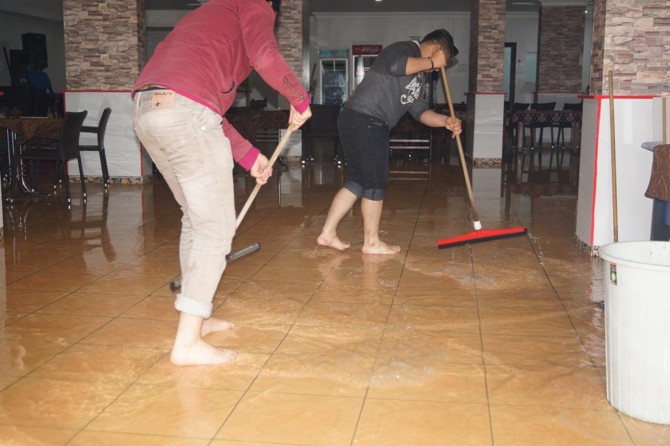 Batman yağmura teslim oldu