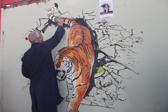 Van'da İpekyolu Belediyesinden resim sergisi ve canlı performans