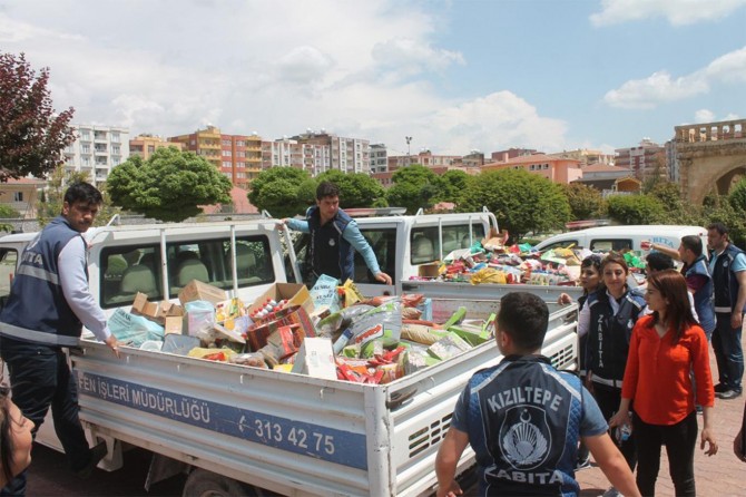 Bir marketten 2 kamyonet tarihi geçmiş ürün çıktı
