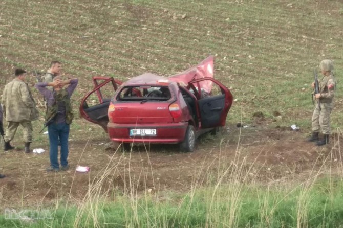 Otomobîl gindirî şarampolê