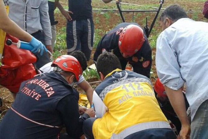 Şanlıurfa Haliliye'de tarla süren çocuk bacaklarını çapa makinesine kaptırdı