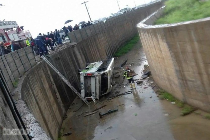 Li Êlihê mîdîbus ket robarê: 13 birîndar