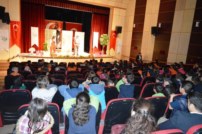 Tiyatroyla çocuklara doğa sevgisi aşılanıyor