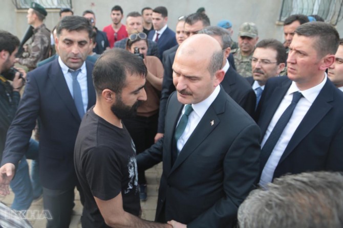 Minister Soylu visits the family in Silopi