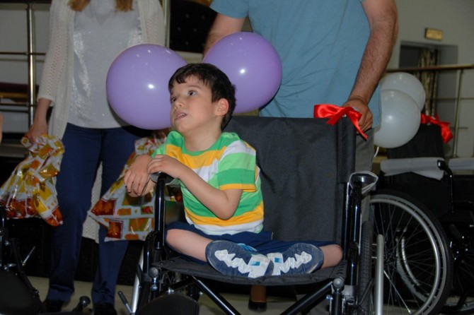 Metinan Aşireti'nden 100 engelliye tekerlekli sandalye