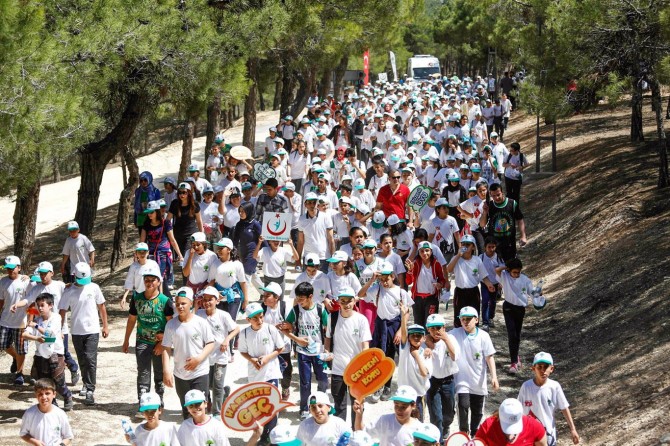 Öğrenciler toplu halde spor yaptılar