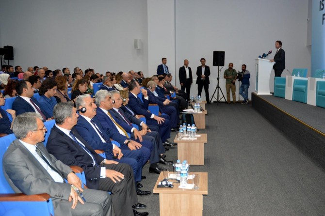 "Suriyelilere herkesin elbirliğiyle sahip çıkması gerekir"