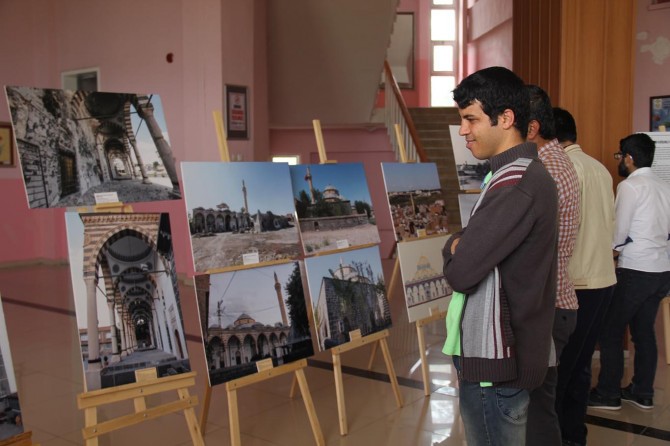 Çatışmaların hedefi olan Kurşunlu Camii fotoğraflarla anlatıldı