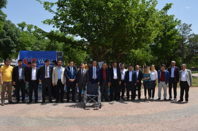 "Bir dakika yerime geçer misin”