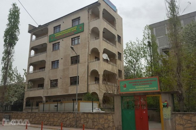 Di ser avahiya bajarê Wanê ya DBPê de hat girtin: 12 binçavî