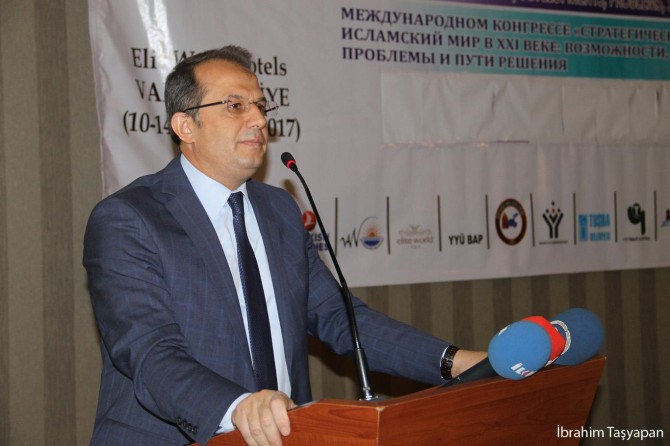 "İslam dünyası kendi içinde çökertilmeye çalışılıyor"