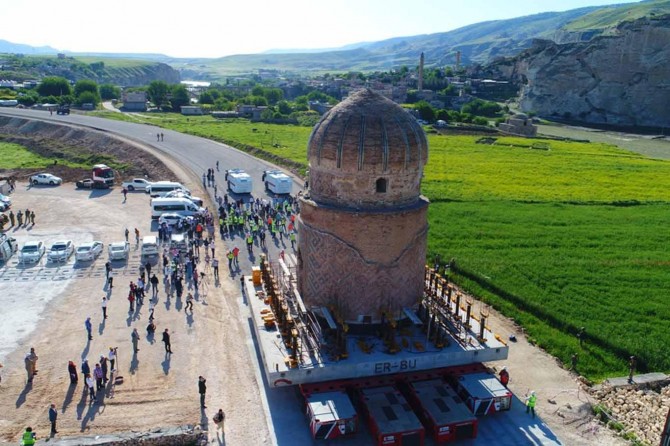 650 yıllık Zeynel Bey Türbesi'nin taşınması başarıyla tamamlandı