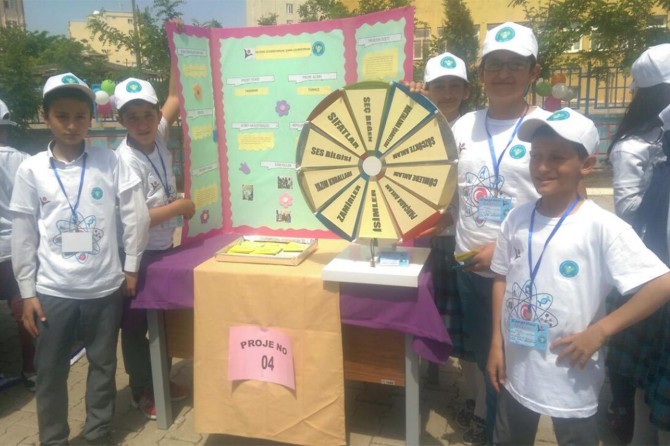 İdil'de TÜBİTAK destekli bilim fuarı açıldı