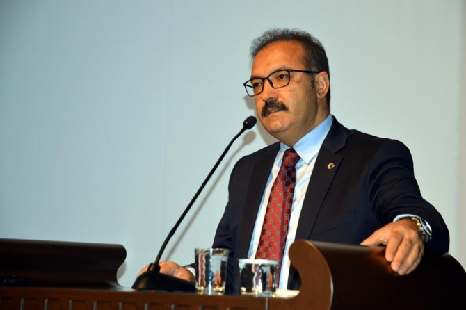 "Kur’an-ı Kerim'in bütünüyle amel etme zorunluluğumuz var"