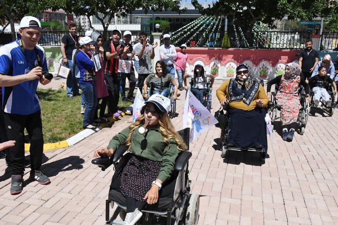 Engelliler hem yarıştı hem eğlendi