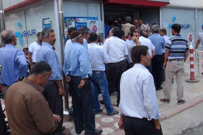 İşsiz sayısında 676 bin kişilik artış