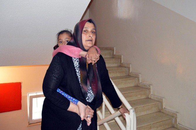 Fedakâr annenin asansör çilesi