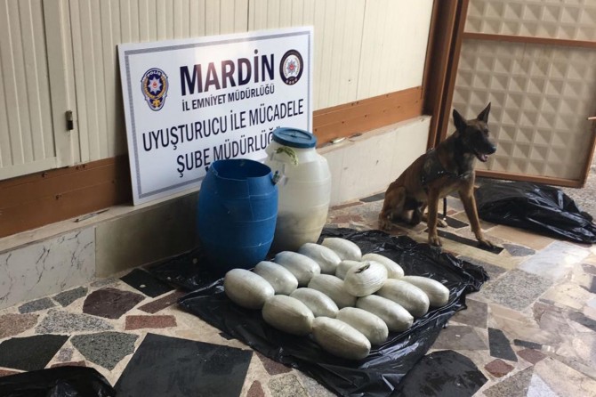 Peynir bidonlarından esrar çıktı