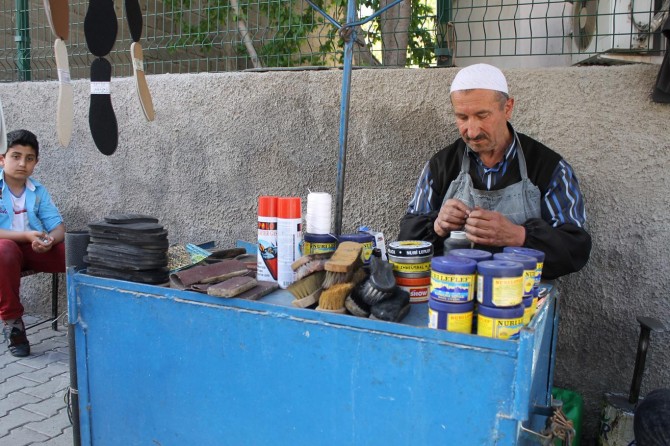 "Ben cami için tezgâhı buraya kurdum"