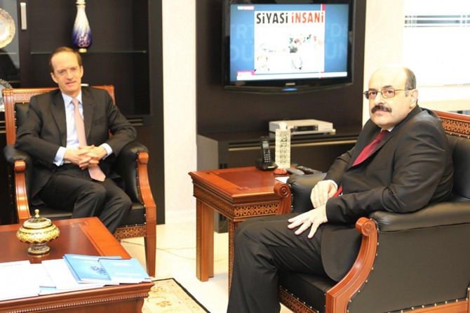Fransa Büyükelçisi YÖK Başkanı Saraç'ı ziyaret etti