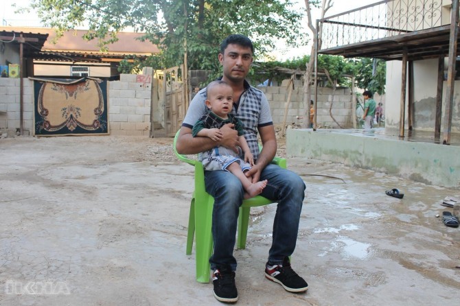 Looking for a job to look after his single kidney kid