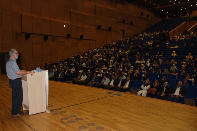 "Sistem olarak Batı'yı benimsemişsek de inancımız buna direndi"