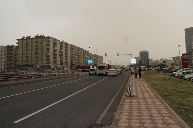 Diyarbakır’ı toz bulutu sardı