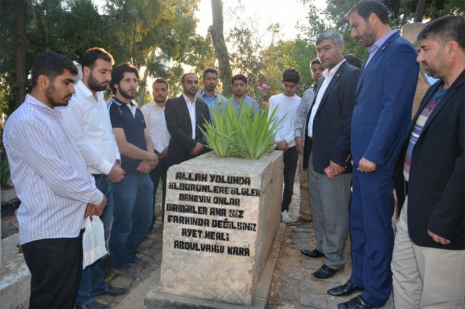 Şehit Abdulvahid Kara kabri başında anıldı
