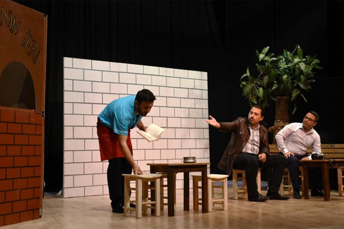 Nusaybin'de "Allah Adamı Dener" sahnelendi