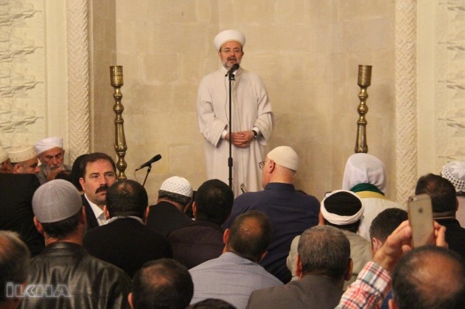 Serokê Karên Diyanetê Gormez di nimêja şeveqê de bi Diyarbekiriyan re hat bal hev