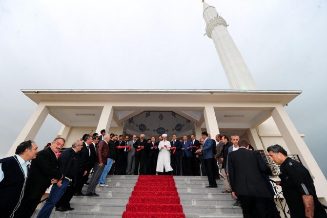 DİB Başkanı Görmez YYÜ'de cami açılışına katıldı
