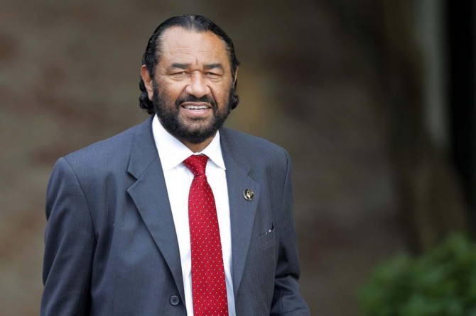 Trump'ın azledilmesini isteyen siyah vekile tehdit: Ağaçta sallandırırız