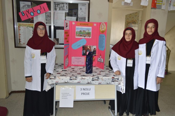 İmam hatipli kızlar bilim fuarı için projelerini tanıttı