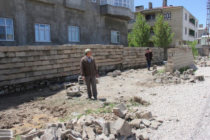 Van’da yol genişletme ve kaldırım çalışması