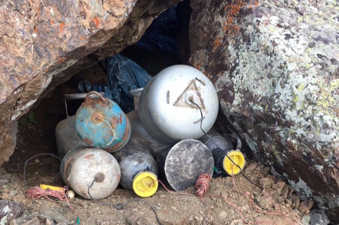 Başkale'de ele geçirilen patlayıcı imha edildi