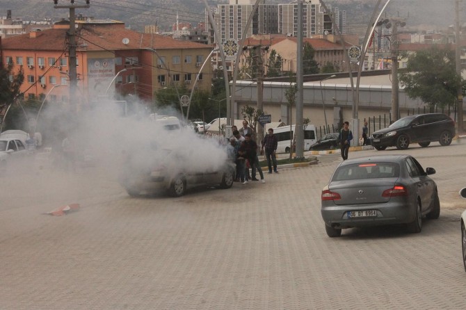 Mardin’de seyir halindeki otomobil yandı