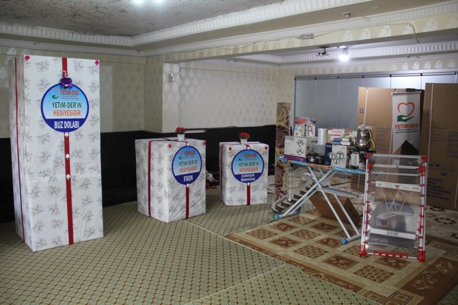 Yetim-Der evlendireceği ihtiyaç sahibi çiftlere çeyiz yardımına başladı