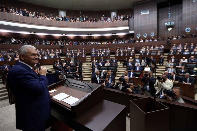 AK Parti Grup Başkanlığına Başbakan Yıldırım seçildi