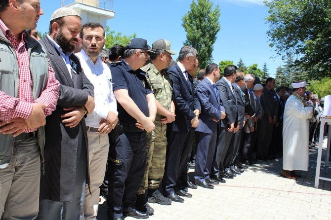 Silahlı saldırıda hayatını kaybeden Başhekim son yolculuğuna uğurlandı