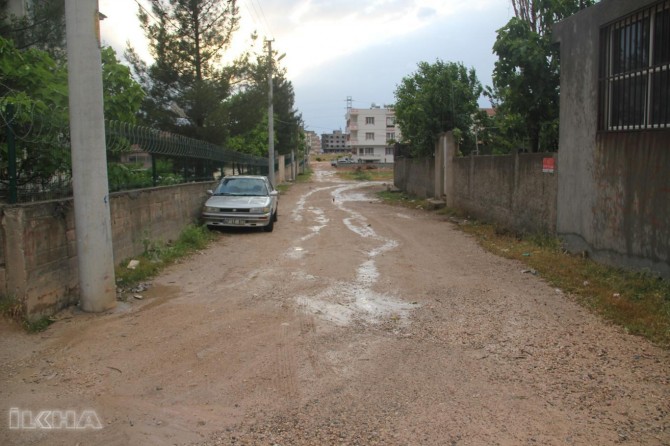“Ji ber bêhna kanalîzasyonê em ne dikarin deriyan ne jî şibakayên xwevekin”