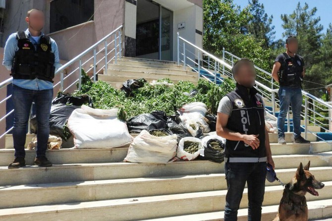 PKK operasyonunda yüklü miktarda uyuşturucu ele geçirildi