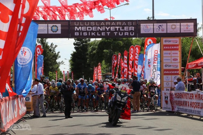 The last lap of “International Civilizations Cycling Tour” held in Diyarbakır