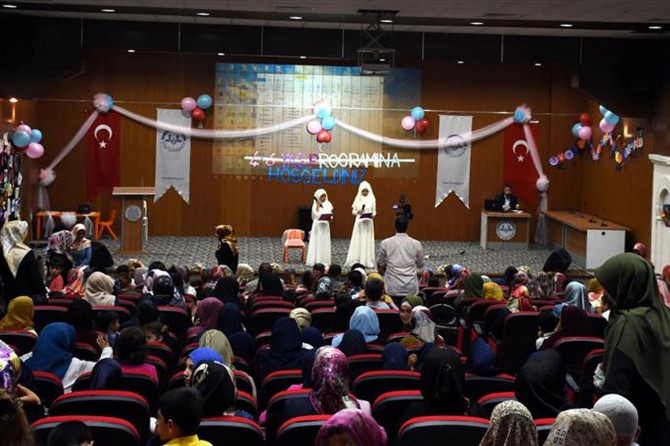 Kur'an-ı Kerim öğrenen miniklere diploma verildi