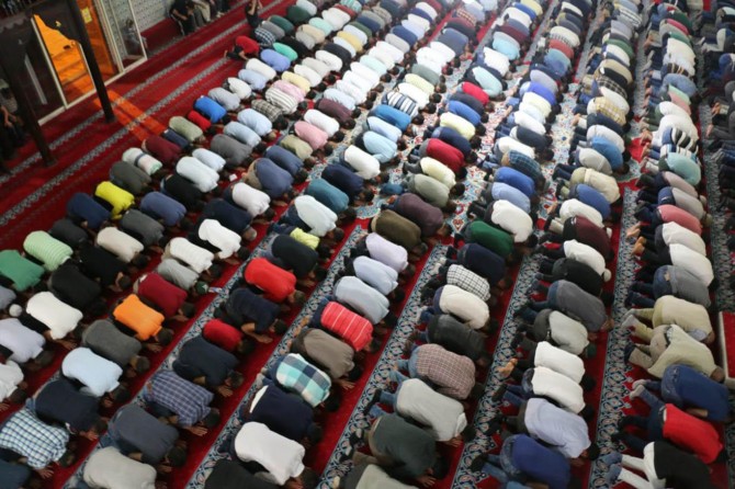 Peygamberler Şehrinde ilk teravih kılındı