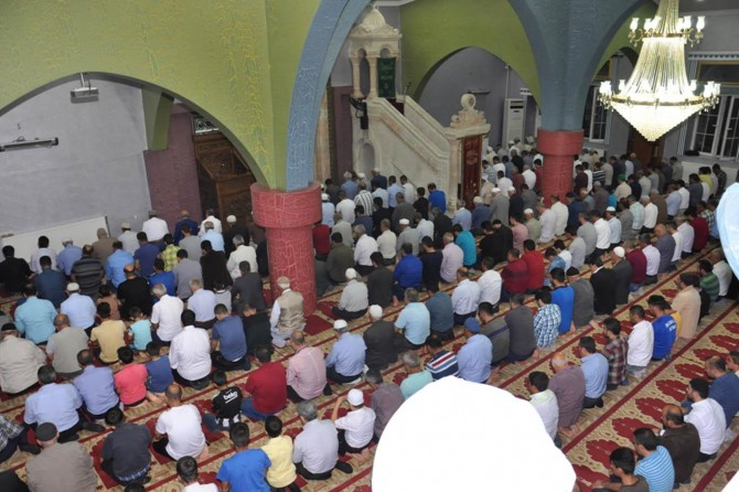 Batmanlılar teravih namazı için camilere aktı