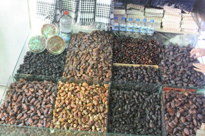 Ramazan'ın vazgeçilmezi hurma tezgâhlarda