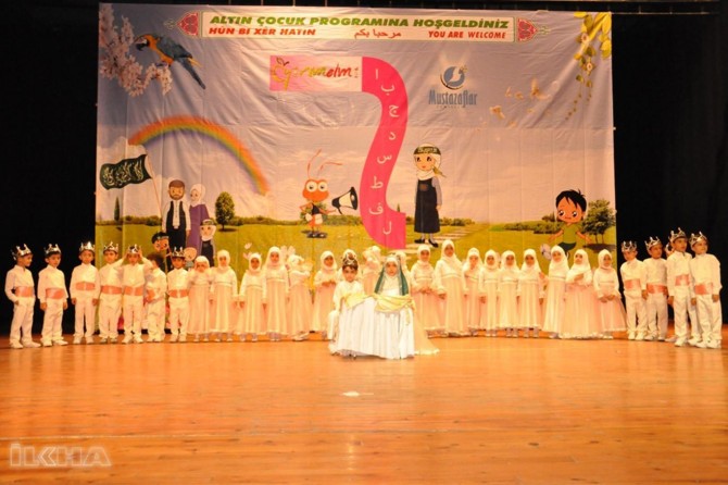 Tac li serê zarokên ku Qur’anê xitim kirin hat kirin û bawernameyên wan hat dayîn