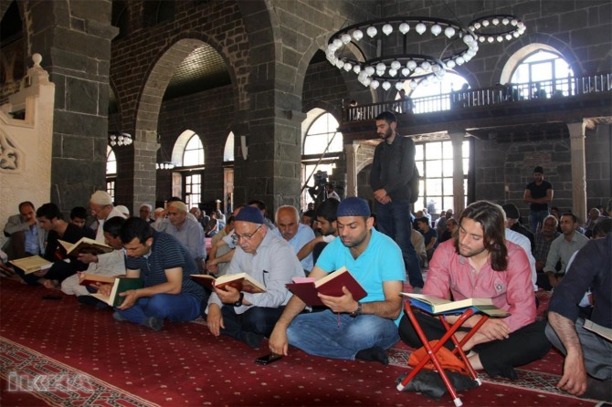 “We see young people look at the Qur'an with love and enthusiasm”