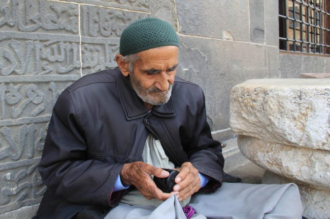 "Kur'an-ı Kerim dinleyerek hayata tutunmaya çalışıyorum"