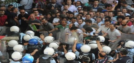 Diyarbakır'da Eğitim-Sen gazlı eylemine müdahale